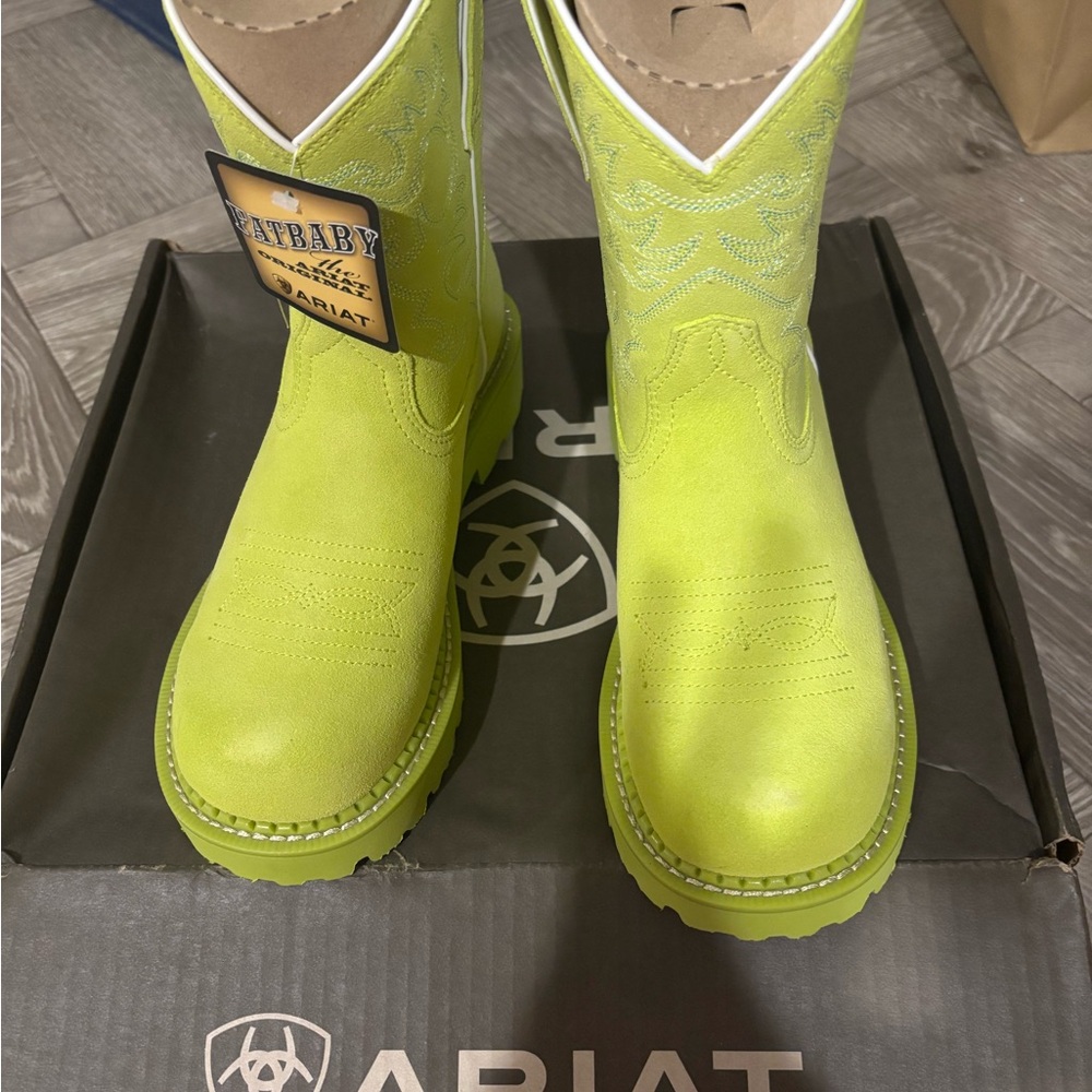 Ariat Electric Lime Suede Pull-On Cowboy Boots- New in Box - Picture 4 of 4